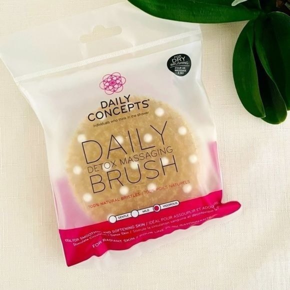 Daily Concepts Daily Detox Massaging Brush for Dry Brushing New Natural Bristles - Picture 1 of 8
